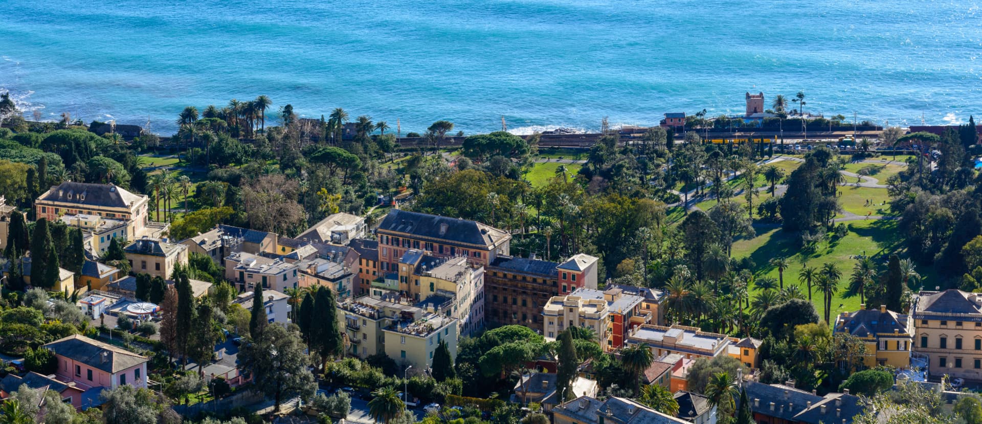 Veduta aerea dei Parchi di Nervi e della costa di Genova