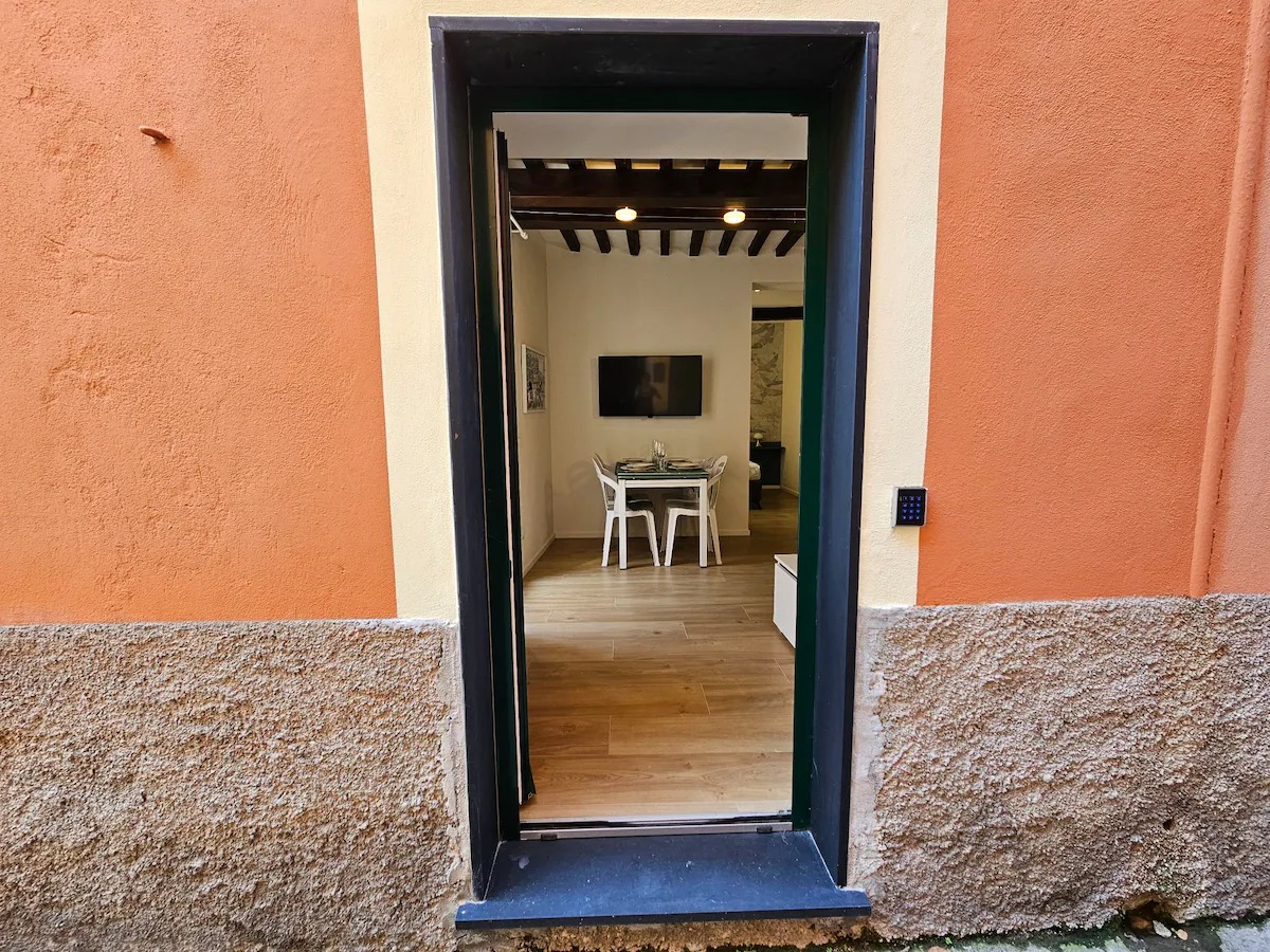 Ingresso indipendente dell'appartamento dalla strada